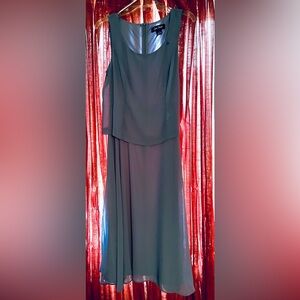 Jessica Howard Sleeveless Chiffon full length scoop neck gown